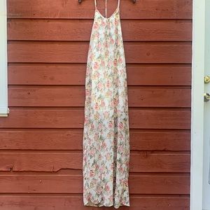 Maxi floral dress with open back.